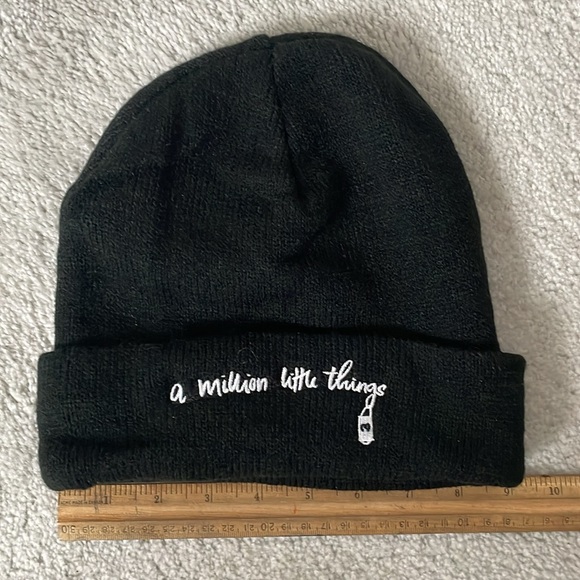 A Million Little Things beanie crew gift O/S - Picture 2 of 5
